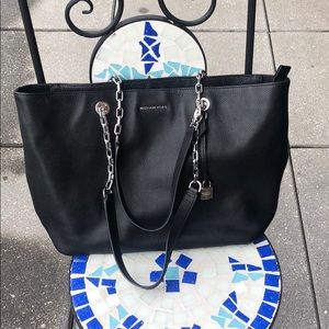 Michael Kors Black Jet Set Chain Handbag in Large